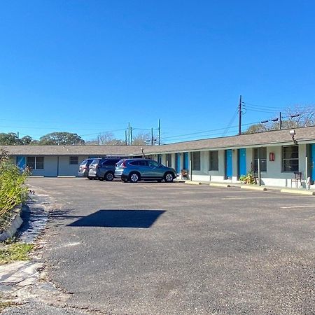 أرانسس باس Tropic Motel المظهر الخارجي الصورة
