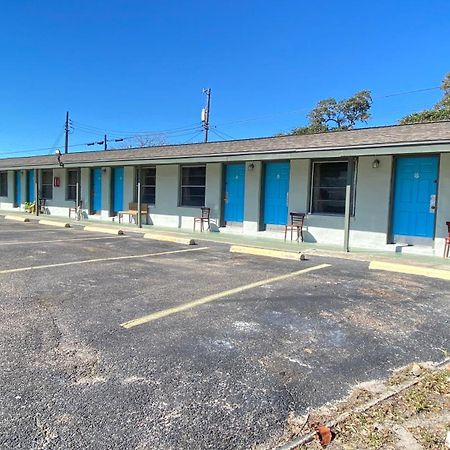 أرانسس باس Tropic Motel المظهر الخارجي الصورة