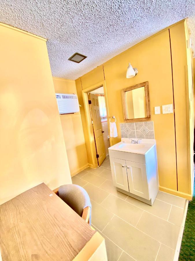 أرانسس باس Tropic Motel المظهر الخارجي الصورة