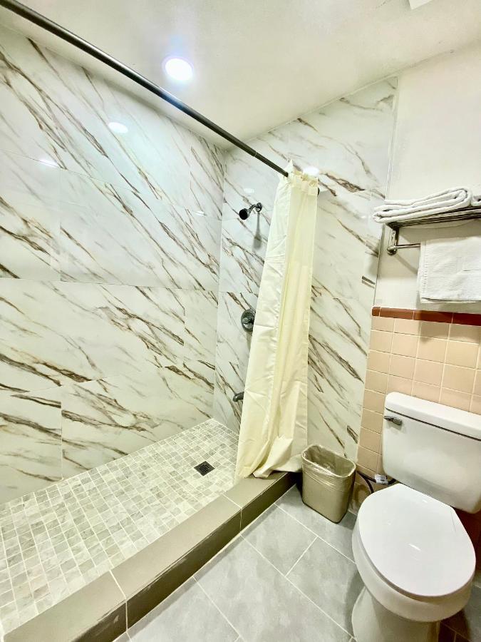 أرانسس باس Tropic Motel المظهر الخارجي الصورة