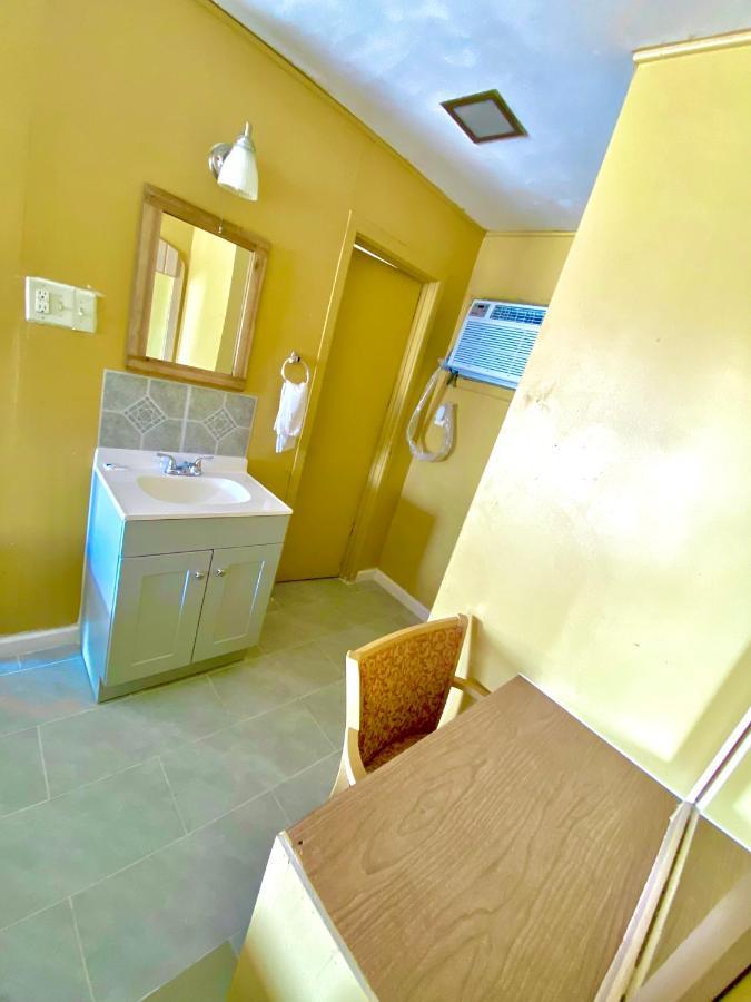 أرانسس باس Tropic Motel المظهر الخارجي الصورة