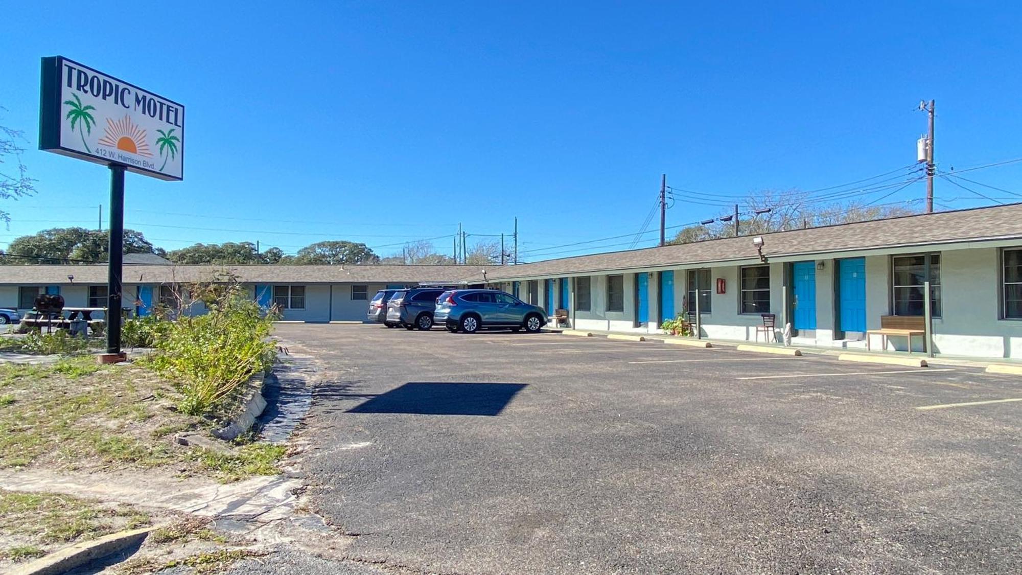 أرانسس باس Tropic Motel المظهر الخارجي الصورة