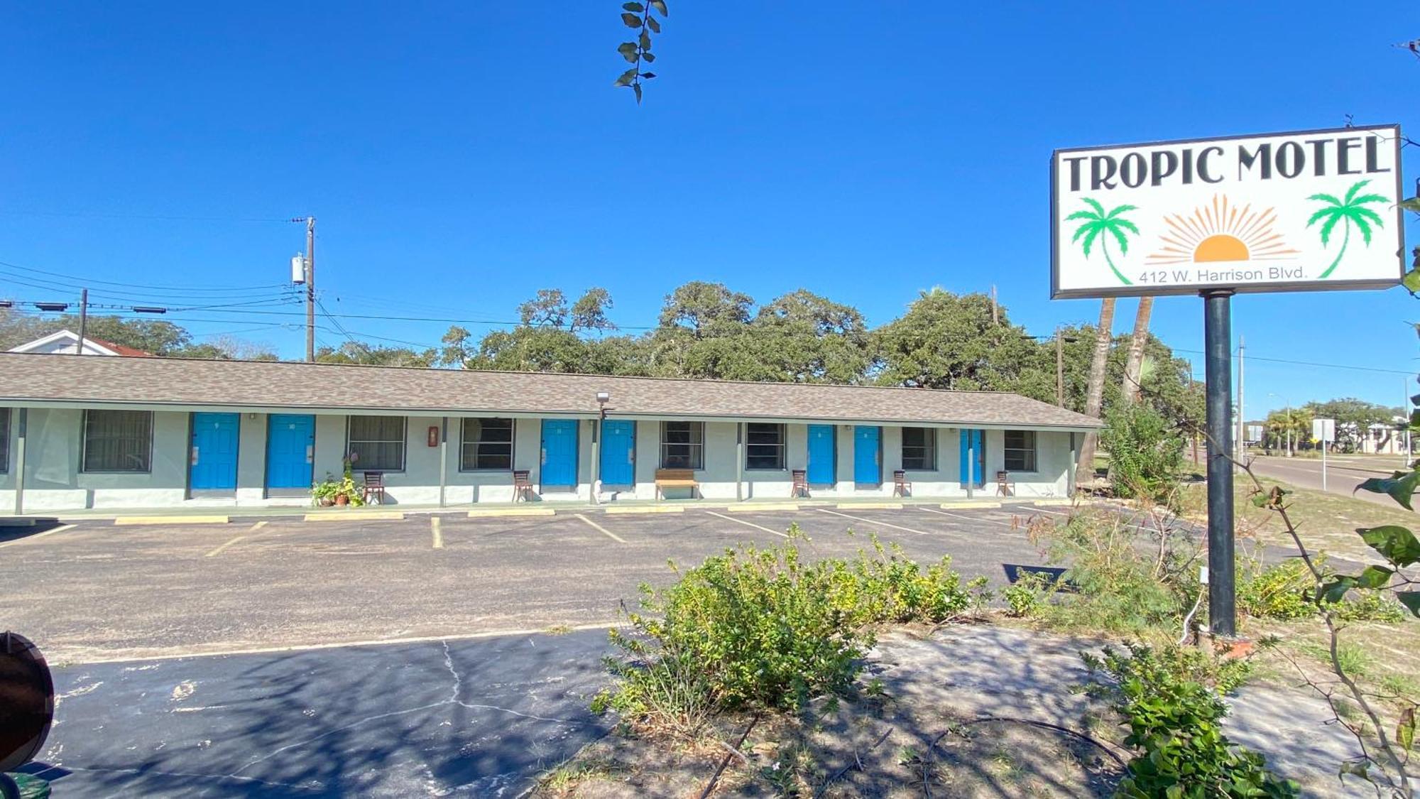 أرانسس باس Tropic Motel المظهر الخارجي الصورة