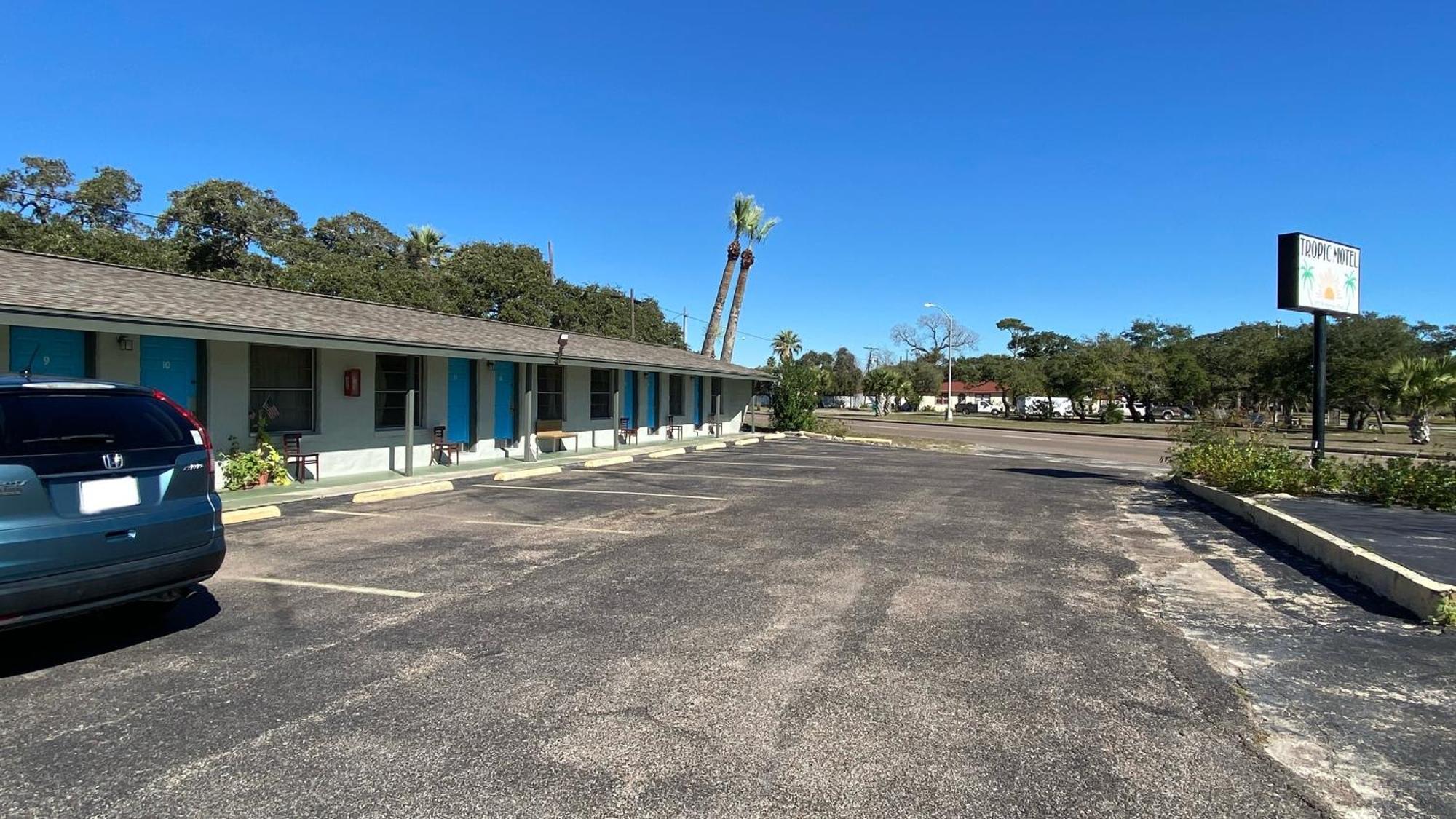 أرانسس باس Tropic Motel المظهر الخارجي الصورة