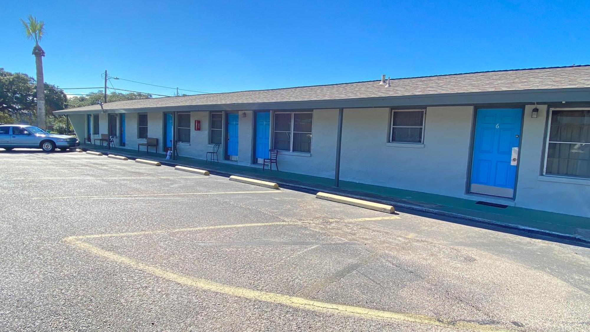 أرانسس باس Tropic Motel المظهر الخارجي الصورة